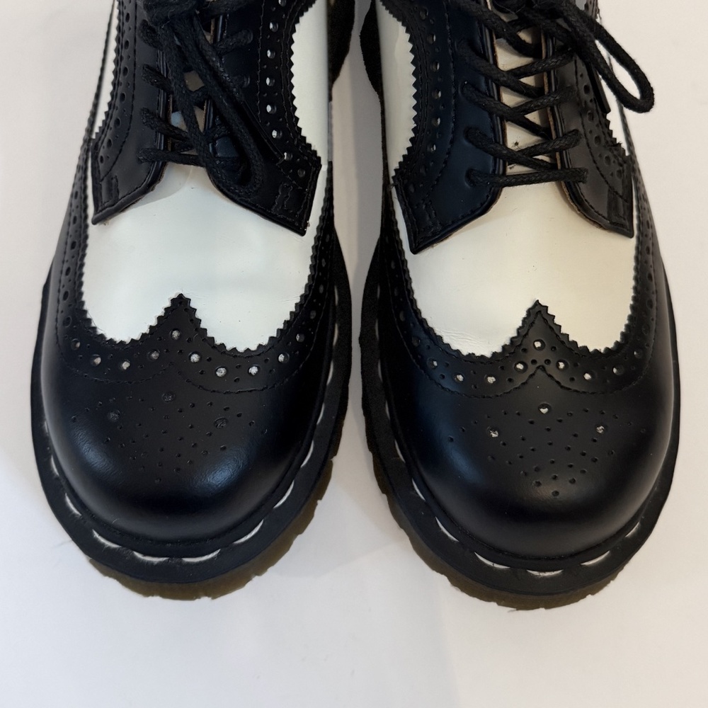 Dr. Martens 3989 Bex Smooth Leather Brogue Shoes Black and White Wingtip Shoes - Picture 2 of 12